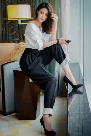 老师洗澡让我吃她胸的视频_乱人伦精品视频在线观看