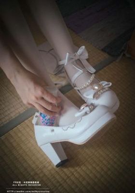 欧美头像女生成熟黑白_BD韩语超清在线观看