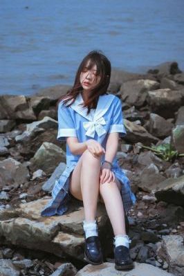 欧美模特红色外套街拍_DVD高清完整版播放