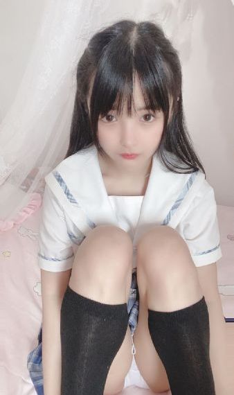 欧美粗跟白凉鞋_高清无删减在线观看
